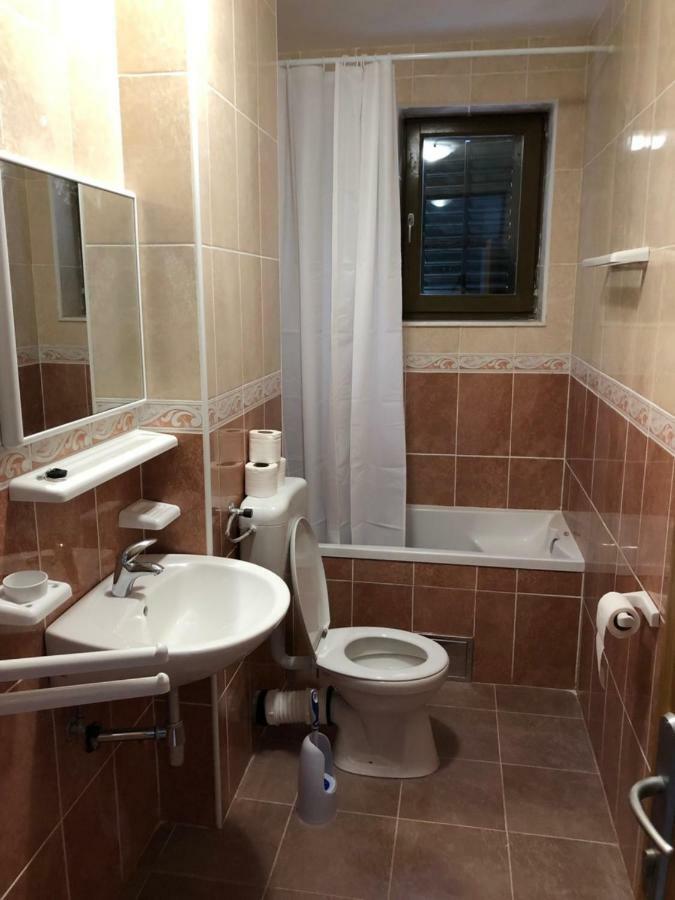 Apartmani Petrija Прчань Екстер'єр фото