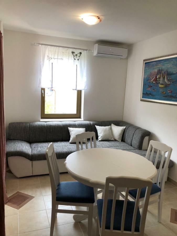 Apartmani Petrija Прчань Екстер'єр фото