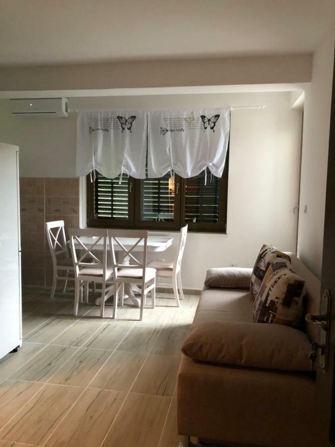 Apartmani Petrija Прчань Екстер'єр фото
