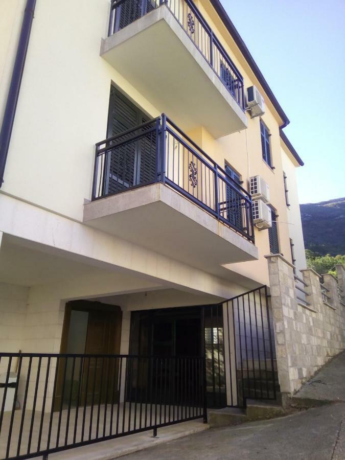 Apartmani Petrija Прчань Екстер'єр фото