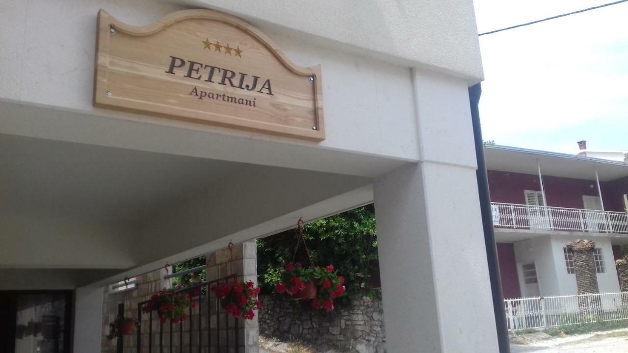 Apartmani Petrija Прчань Екстер'єр фото